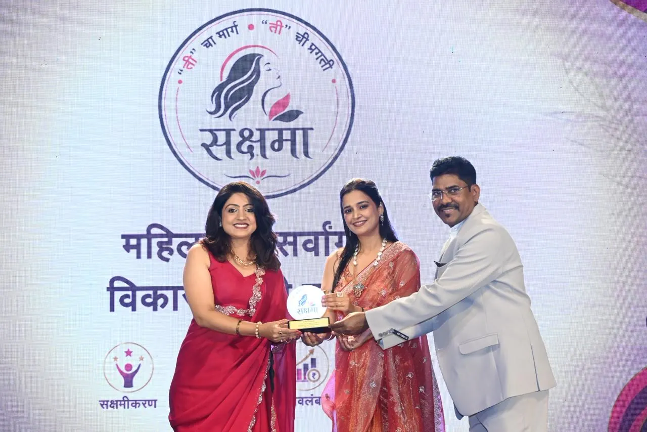 Sayali Saptarshi receiving an award on stage